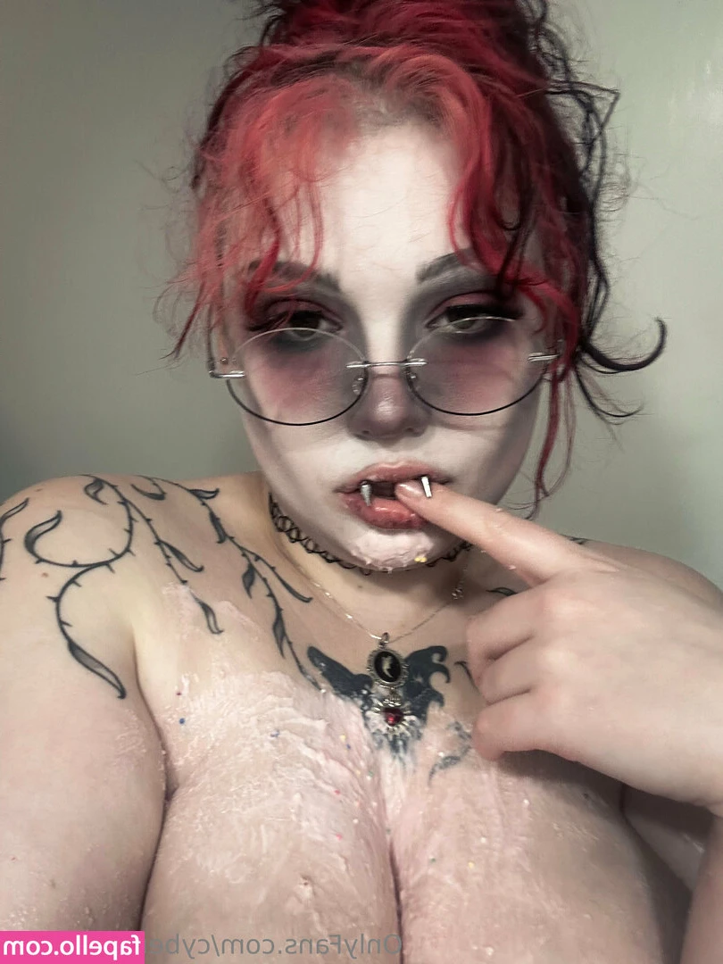 cybervampiregf - It’s hot ass shower season, dude 👹