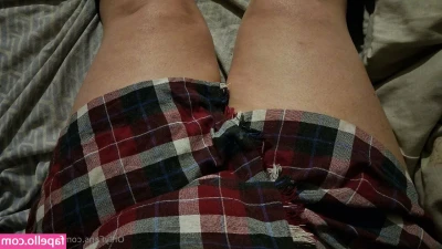 reyna_tirana [ reyna-tirana ] - Just came on my feet in maybe the hottest foot video I've recorded in