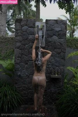 HannahHenryVIP - Available for chat right now!  Tribute menu for chat:  10 min- $25 20