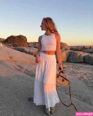 Alina Sophie Holst [ alina-sophie-holst ] - Mirror mirror on the wall  whos the prettiest of them all