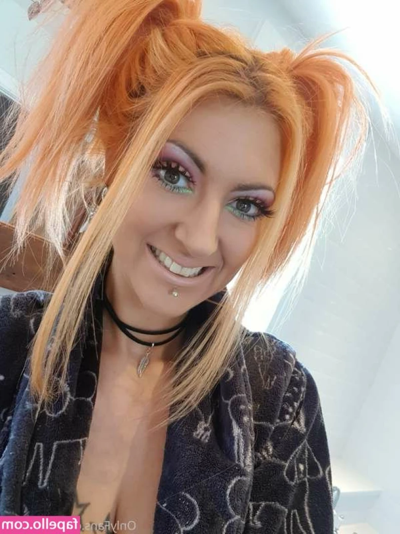 kittyneon [ kittyneon-2 ] - I just caught you watching me😈Do you like what you see baby?😜