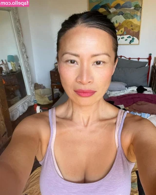 Poh Ling Yeow [ poh-ling-yeow ] - Getting ready to shoot my custom videos! Text me "CUSTOM DEALS" if