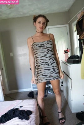 Sophie Lovely [ sophie-lovely ] - Want to see more? 🥰 @roxy-s89