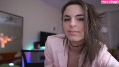 Sophie Lovely [ sophie-lovely ] - Want to come between my legs?😸