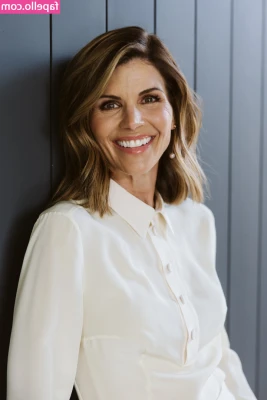 Lori Loughlin [ lori-loughlin ] - you should kiss ‘em… 😏🥰
