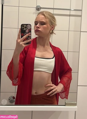 Marieejoan - I m just a cute girl that deserves to have her pussy ate   wanna help