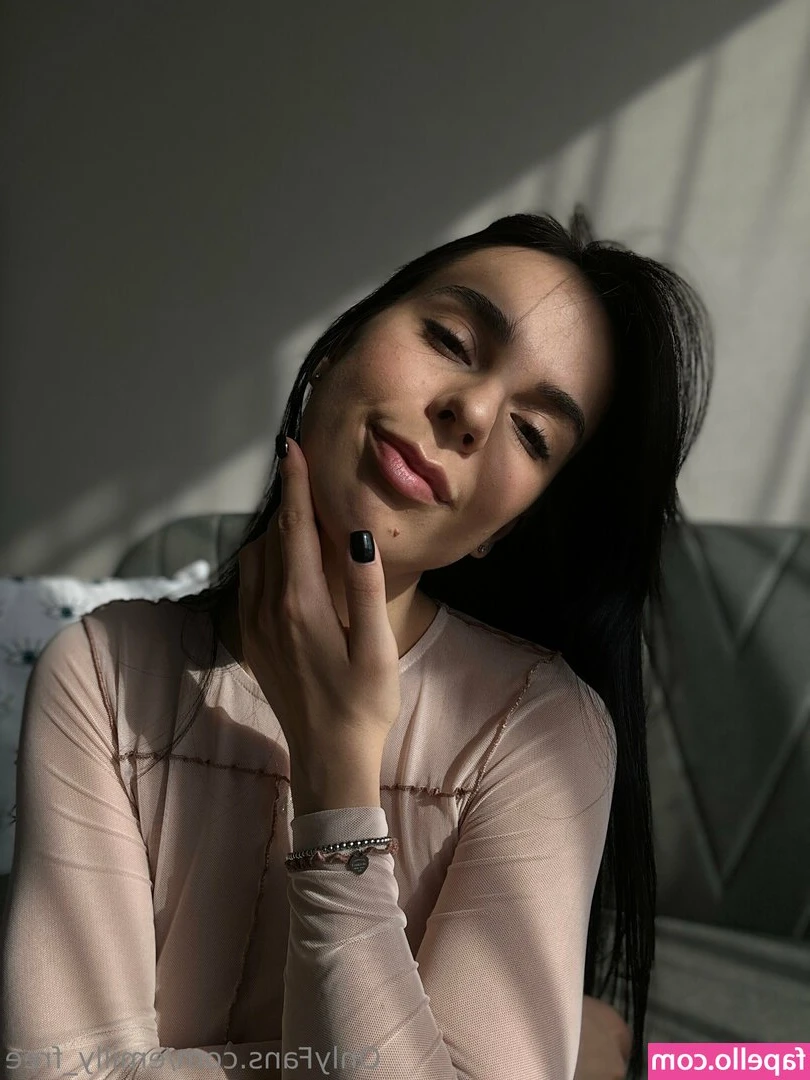 emilly_free [ emilly-free ] - MY LIVE will be at 6pm pst on 4/3, no longer at 5pm pst.  Who is