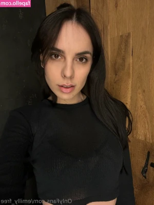 emilly_free [ emilly-free ] - Well hello there, the boots stay on :)
