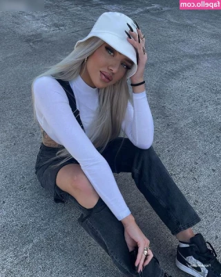 Elaine Victoria [ elaine-victoria ] - I know you want more like this   dm me and get them