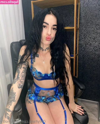 leila_hotty [ leila-hotty ] - Massive Balls!