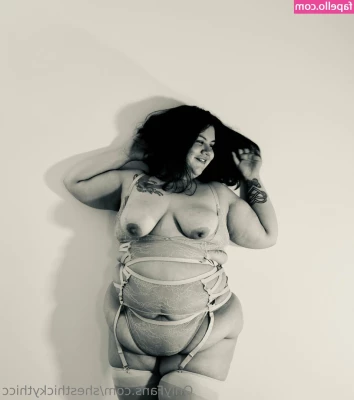 shesthickythicc - anyone else having a good week?