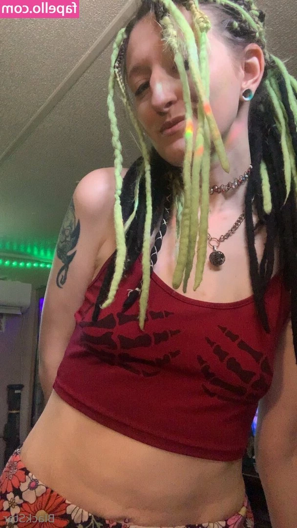 tiffy_blackstar [ tiffy-blackstar ] - On a scale from 1-10  What would you rate her eyes