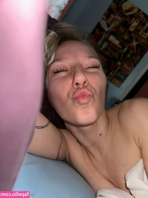 xsunidreamsso - Showing my ASSests for Humpday 🥵 TIP and I’ll Show YOU A LOT