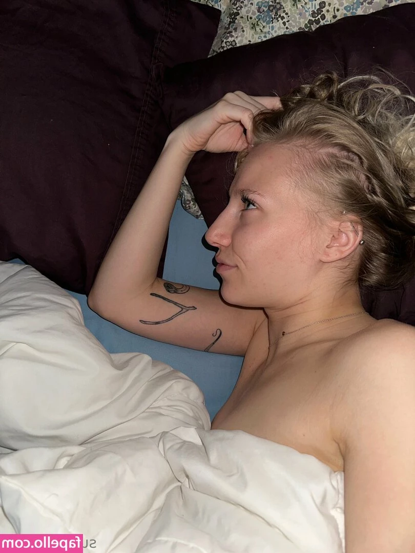 xsunidreamsso - I struggle to hold my nut during doggy  It s always a great time