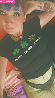 sapphirekitty77 - It s late and I wanna chat x
