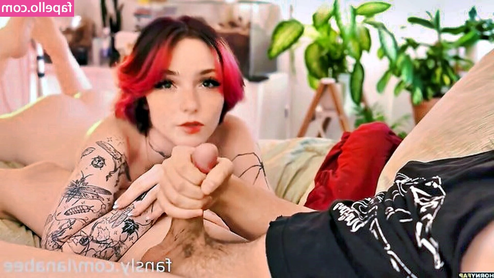 Lana Bee [ lana-bee-4 ] - About to go live tune in babies