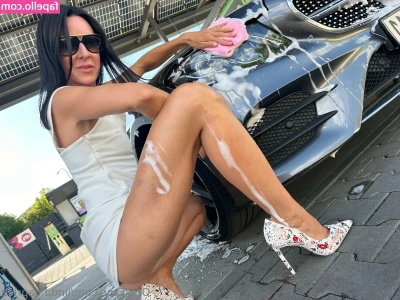 linda.caprice [ linda-caprice ] - Come inside
