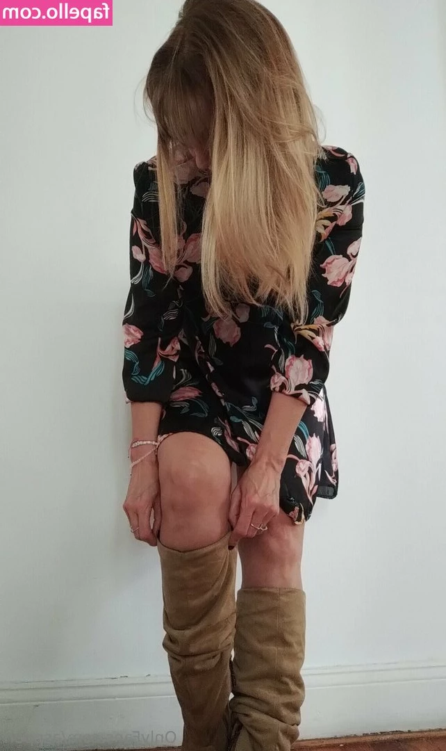 asppen - DM me for a discounted video from my tip menu! I'll give you $5 OFF