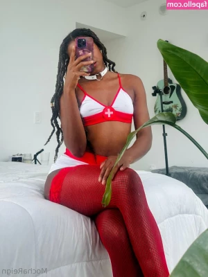 princessmochaxo - I really need to clean this mirror