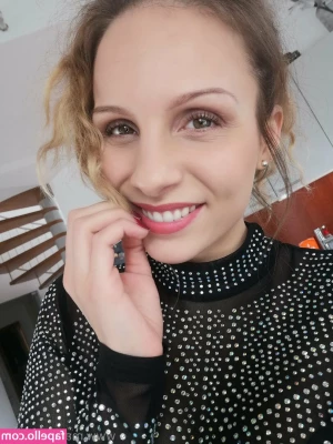 marywet_freechannel [ marywet-freechannel-1 ] - Who wishes they could bend me over the bed