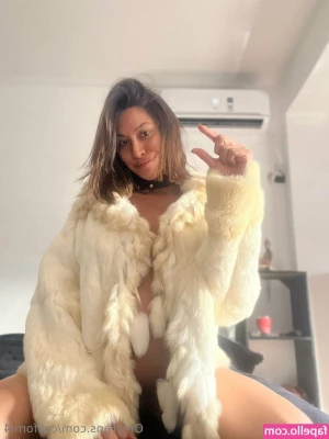 californi4 - Grabbing  rosieamore69 tits is essential