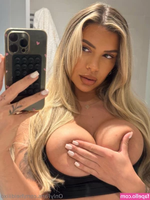 halliexo - do you like my pussy lips? They are a little bit big I think so I