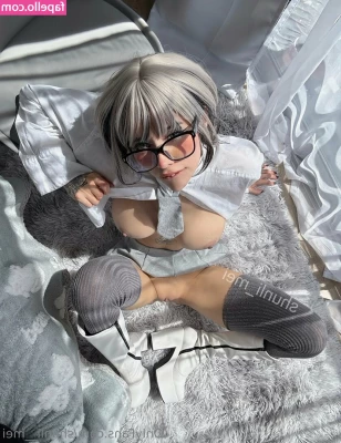 shunli__mei [ shunli-mei-2 ] - If you talk to me privately, I'll tell you what I do with my hands