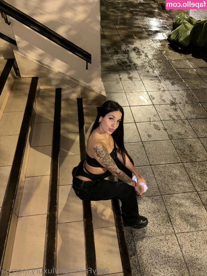 luxury.morena [ luxury-morena ] - Cuz my page could use a boobie pic on it 😜