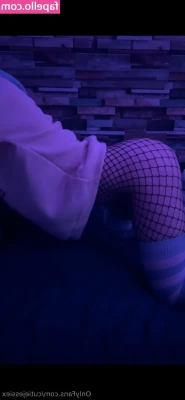 cutiejessiex - i know you had to zoom in  mmm