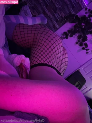 cutiejessiex - I think imma drag my friend to the pool next week and have him help
