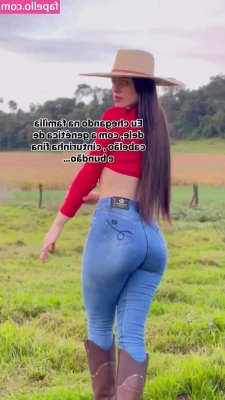 Geandra Bazzanella [ geandra-bazzanella ] - Spilled Honey Jack all over my thighs, I need someone to lick it up!