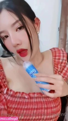 sexyangle_lookwa [ sexyangle-lookwa ] - Its not that smelly. Is it??