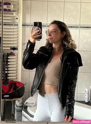 natascha.belova [ natascha-belova ] - Pov  Your giant gf wanted to show off her new gym shorts to you