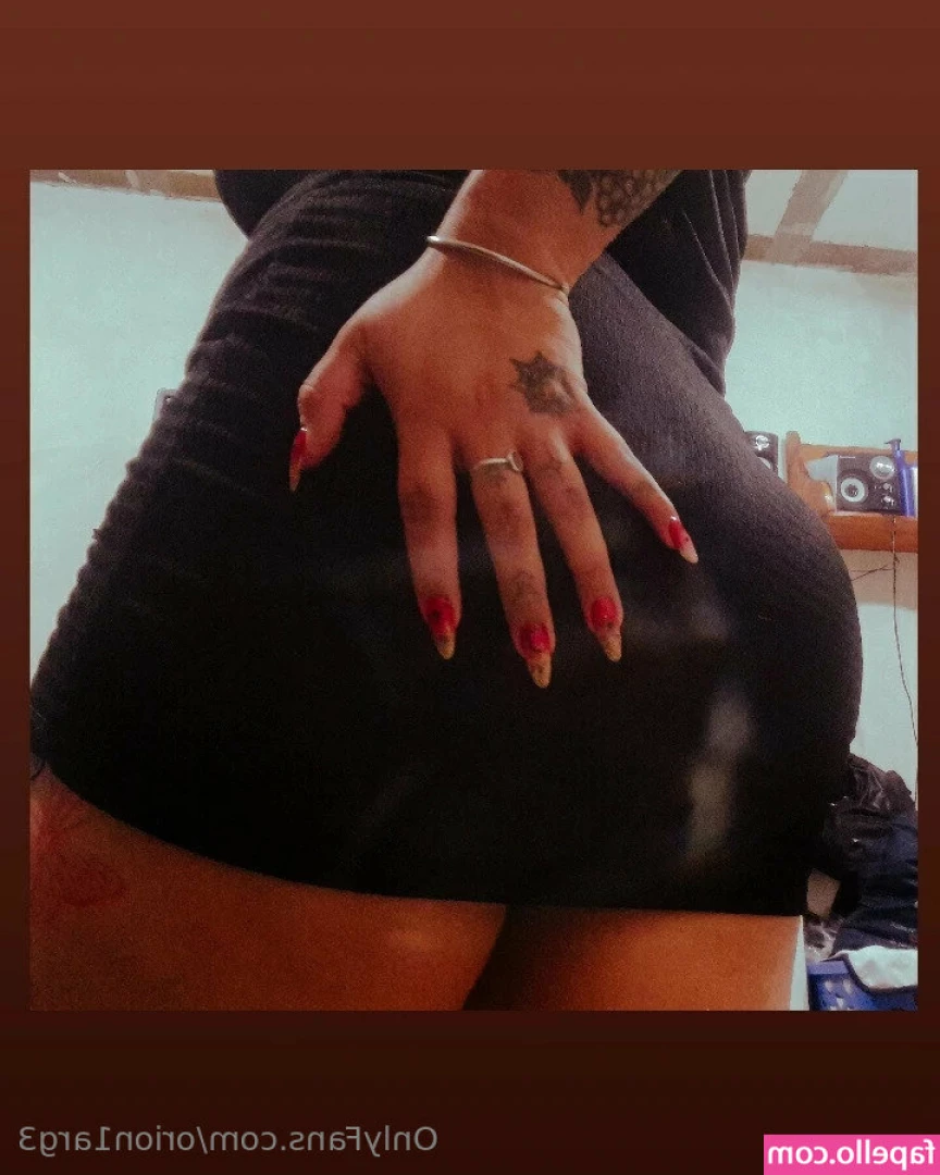 latynacurbixxx - Peekaboo 🖤💋
