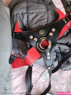 mygrimkitten - I think imma drag my friend to the pool next week and have him help