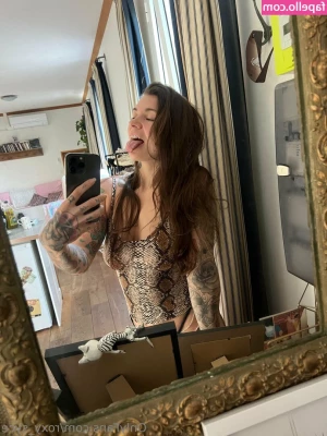 roxy_syce [ roxy-syce ] - Soft white lace needs to be slowly pulled off this body