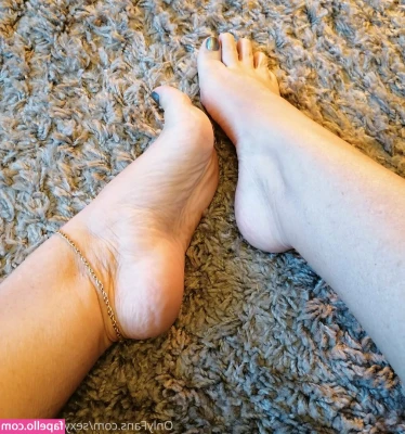sexymaturefeet - If it's pink and blue it's a good flavored candy ;)