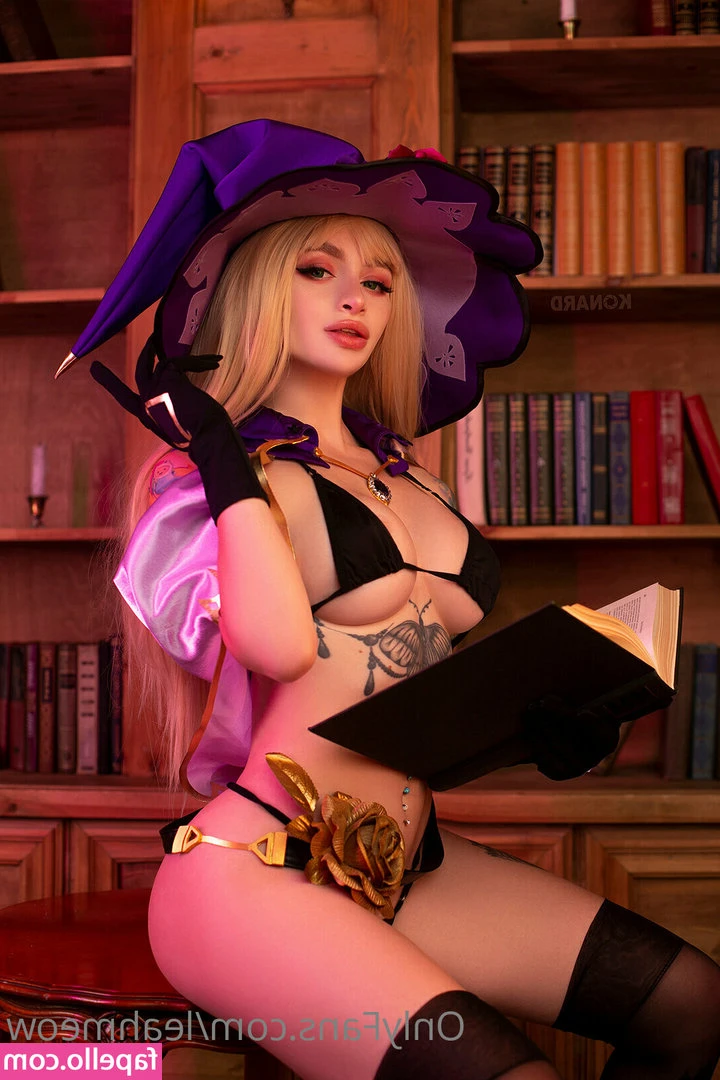 leahmeow - Getting naughty with my girl! @cosmicdebris88