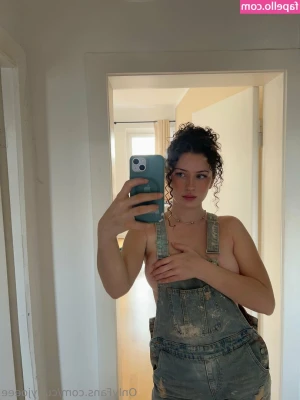 curlyjoeee [ curlyjoeee-3 ] - ur fave college graduate…well almost, 7 more days!
