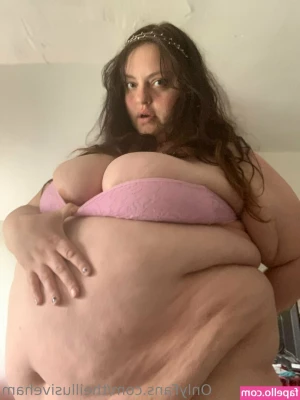 theillusiveham - staying in tonight🖤🤒 does someone want to keep me company?