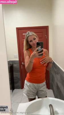 hollyhotwife [ hollyhotwife-1 ] - Just a little tease