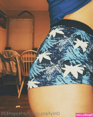 harleygirl420 - booty in your face, what you doing?