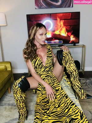 themiaisabella [ themiaisabella-1 ] - You know what to do 😘