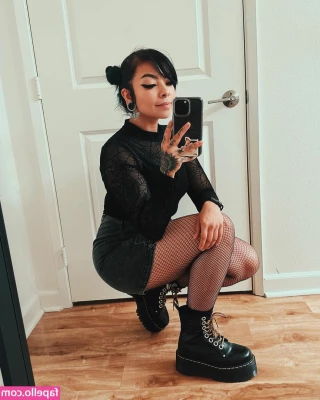 Aileen Senpai [ aileen-senpai ] - Finally Friday  How do you like my work outfit