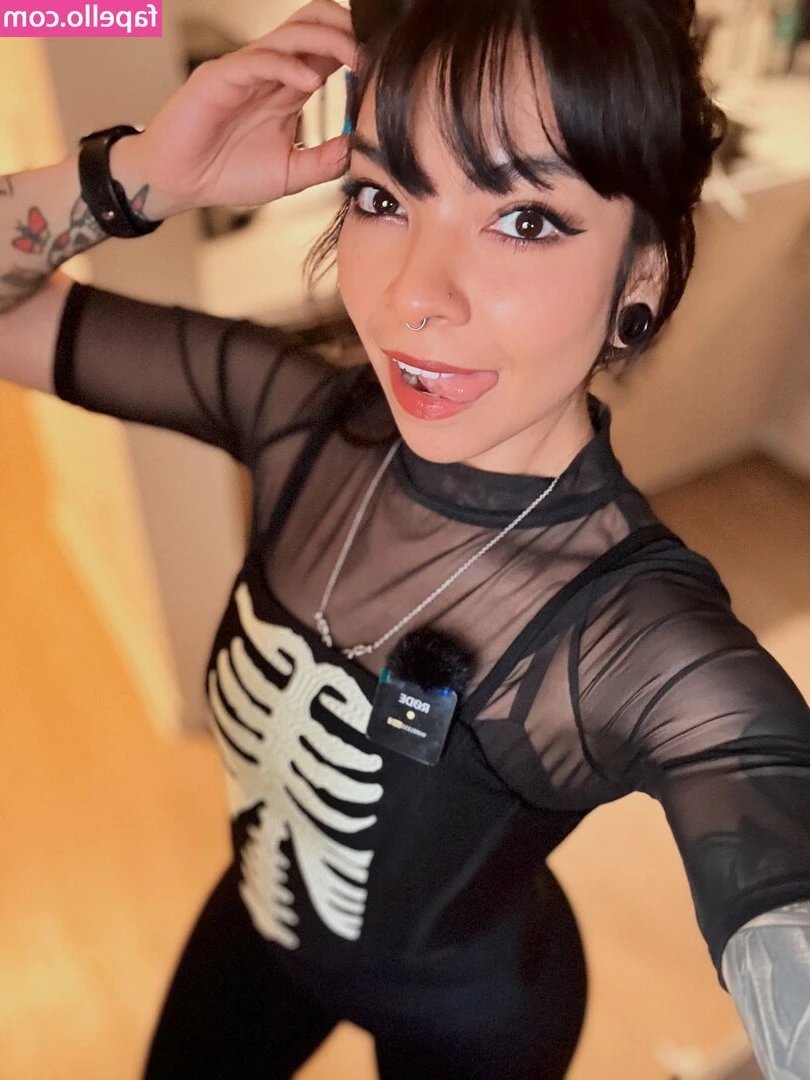 Aileen Senpai [ aileen-senpai ] - Wanna continue to see what is slippin'? 😉