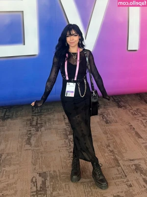 Aileen Senpai [ aileen-senpai ] - Happy Thursday. 💋💋💋 Send me a Tip and I'll send you a video