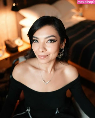 Aileen Senpai [ aileen-senpai ] - Inbox me and lets have some kinky fun 😜