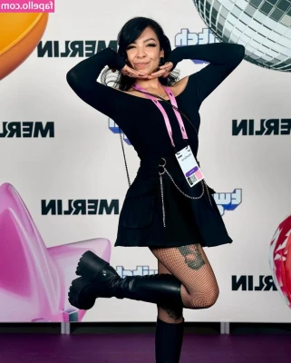 Aileen Senpai [ aileen-senpai ] - Peachy keen 🍑