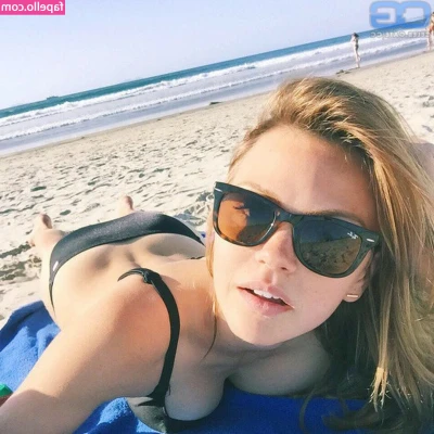 Aimee Teegarden [ aimee-teegarden ] - Cute little tan line on my tits🤪