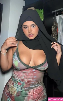 itshabiiba [ itshabiiba-1 ] - Would you mind unzipping this for me?😈